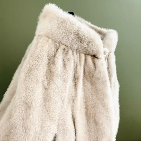 Vintage Madison’s Store Cream Cape Luxurious Faux Fur - Picture 5 of 10